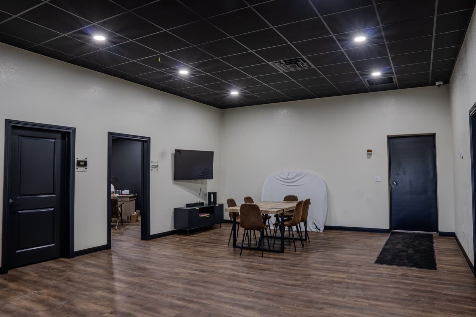 Customer waiting area with table seating